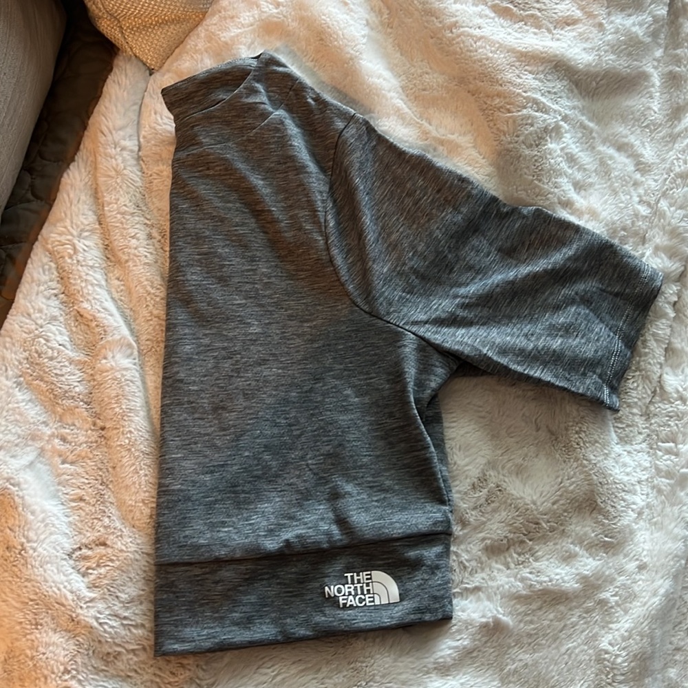🔴 SOLD 🔴 NWOT The Northface Crop Top
